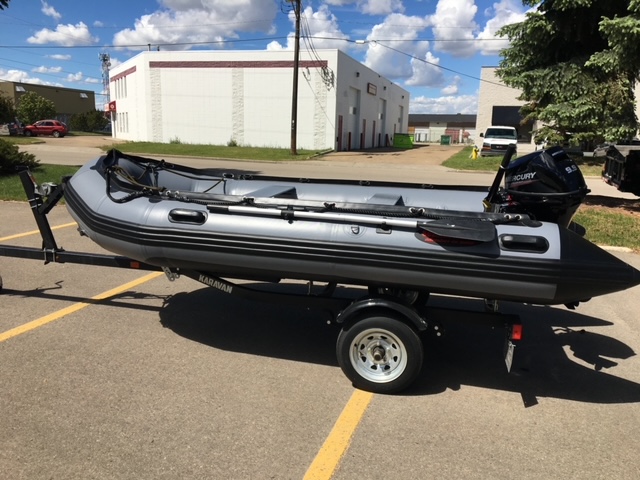 SEAMAX OCEAN 380 BOAT + 9.9 MERCURY MOTOR